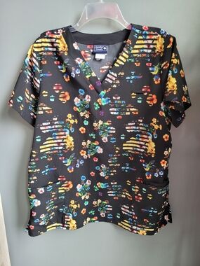 Sanibel Scrubs Women's Black Floral Print V-Neck Scrub Top, Large